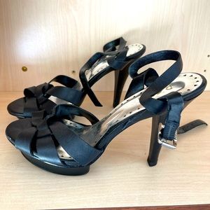 BCBG Cute and super comfortable black leather sandals  size 8